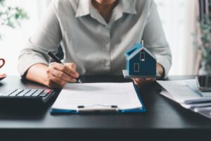 Real estate agent agree to buy home to clients agency office